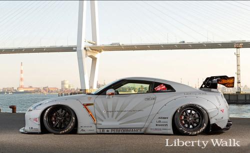Nissan-GT-R-New-Body-Kit-Parts-Released-By-Liberty-Walk-3
